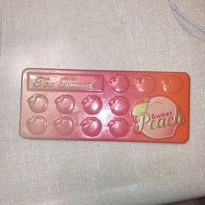 Too faced Sweet Peach palette